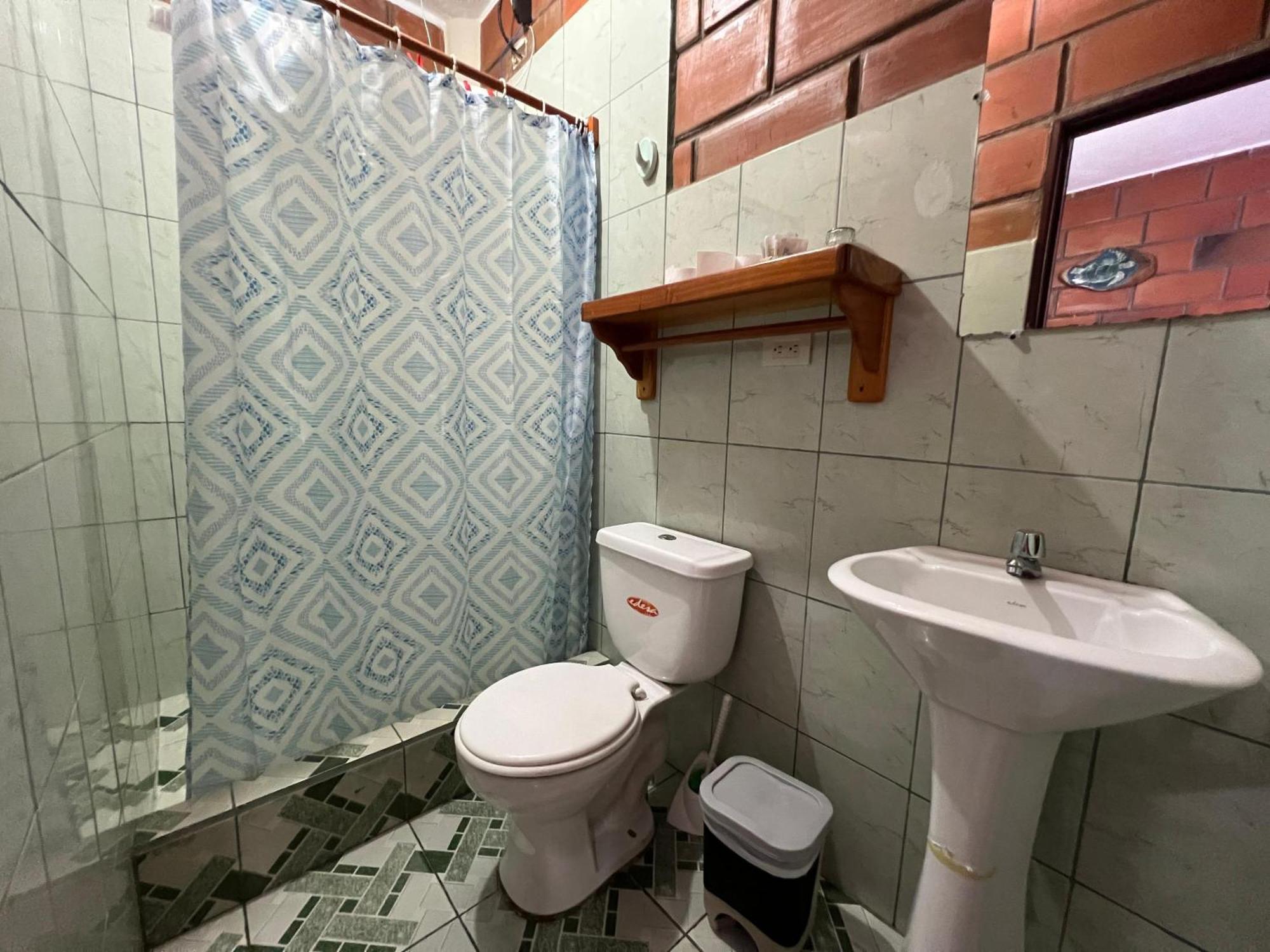 Hostal Cattleya Пуэрто-Бакерисо-Морено Номер фото