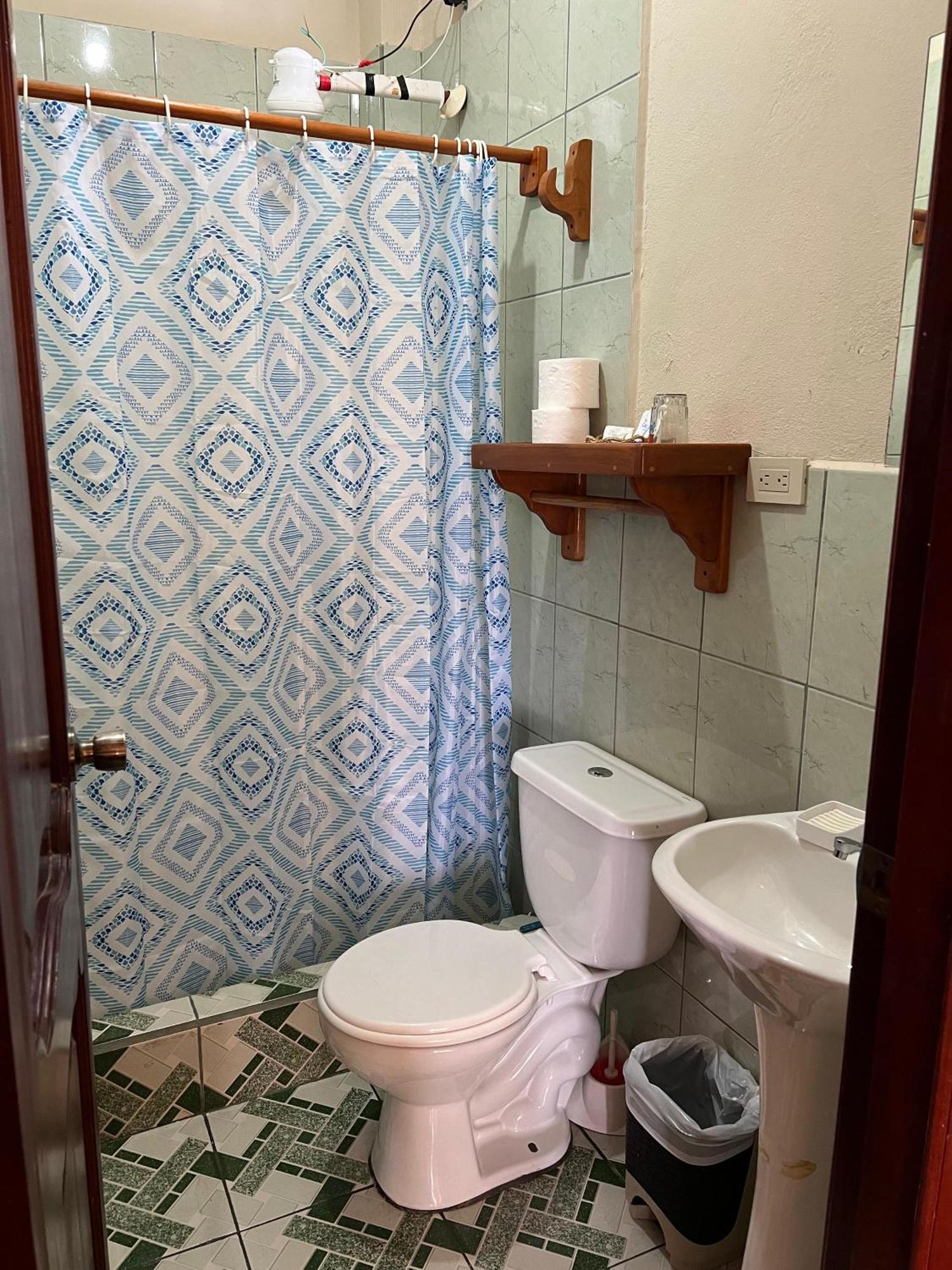 Hostal Cattleya Пуэрто-Бакерисо-Морено Экстерьер фото